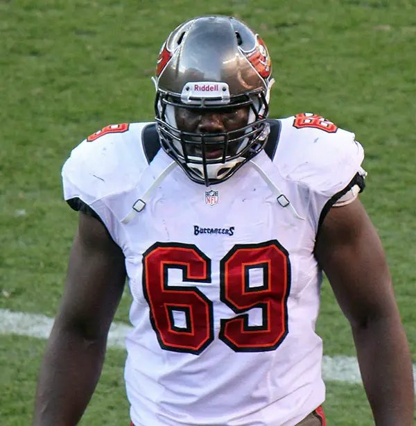 Demar Dotson 6’9” (206 cm) Demar Dotson 6’9” (206 cm)